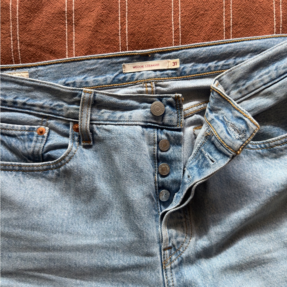 Levi’s Wedgie sz 31